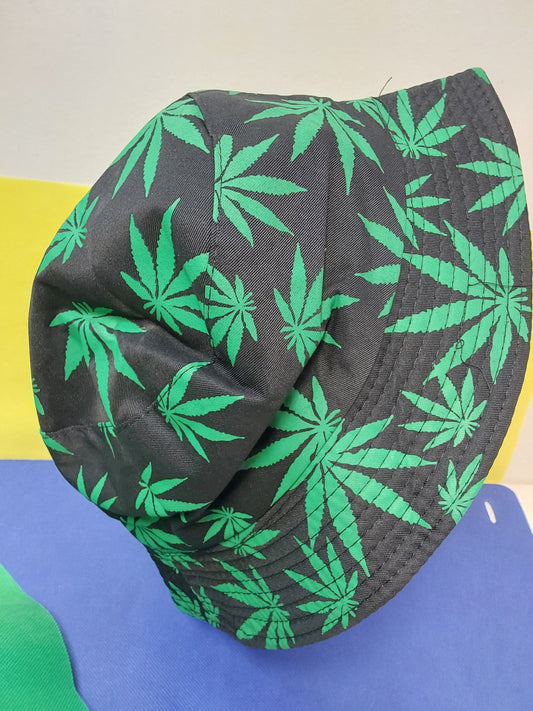 Black reversible marijuana leaf bucket hat