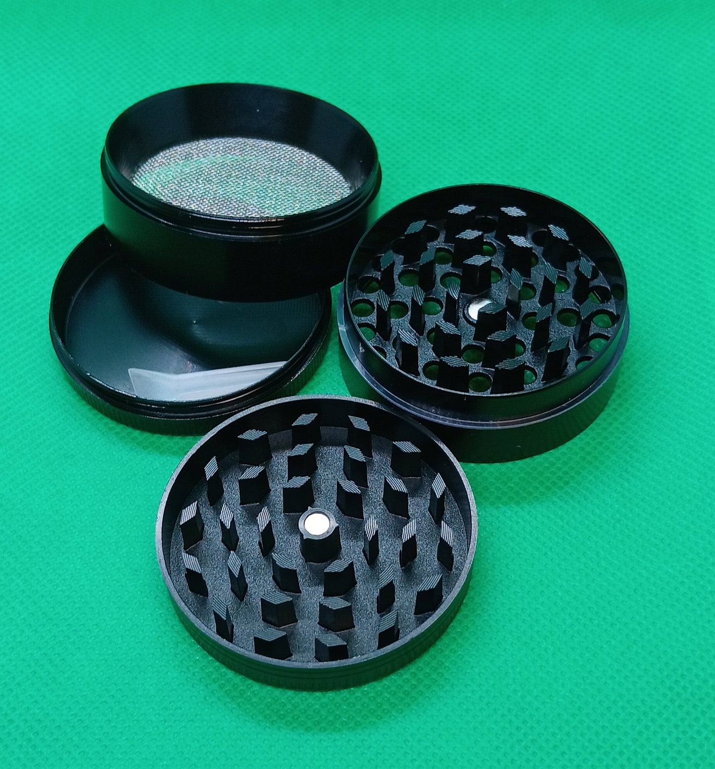 4 pc gold pot leaf grinder 2"